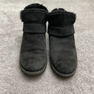 UGG Mckay Suede Shearling Ankle Boots Womens 7 Eu 38 Black Slip On Sheepskin